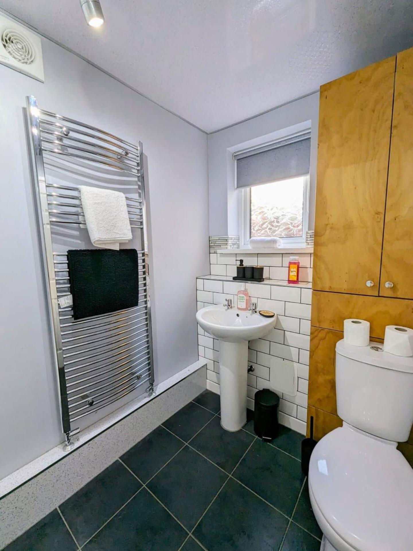 Spacious And Homey 4 Bedroom House Bishop Auckland Exterior photo